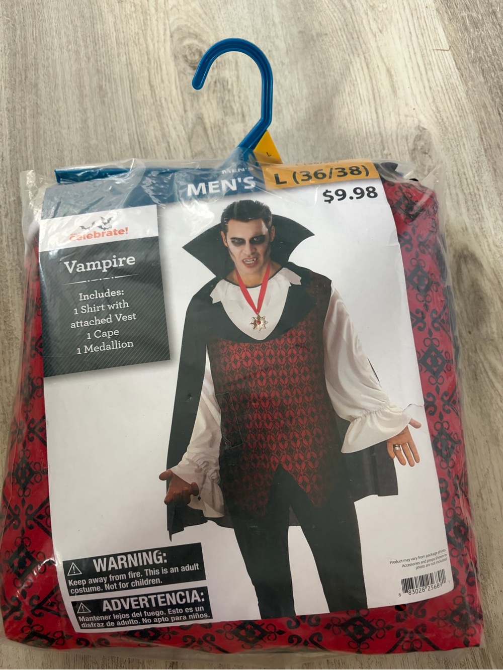 NEW Men's Large (36/38) Vampire Costume with Shirt, Cape and Medallion